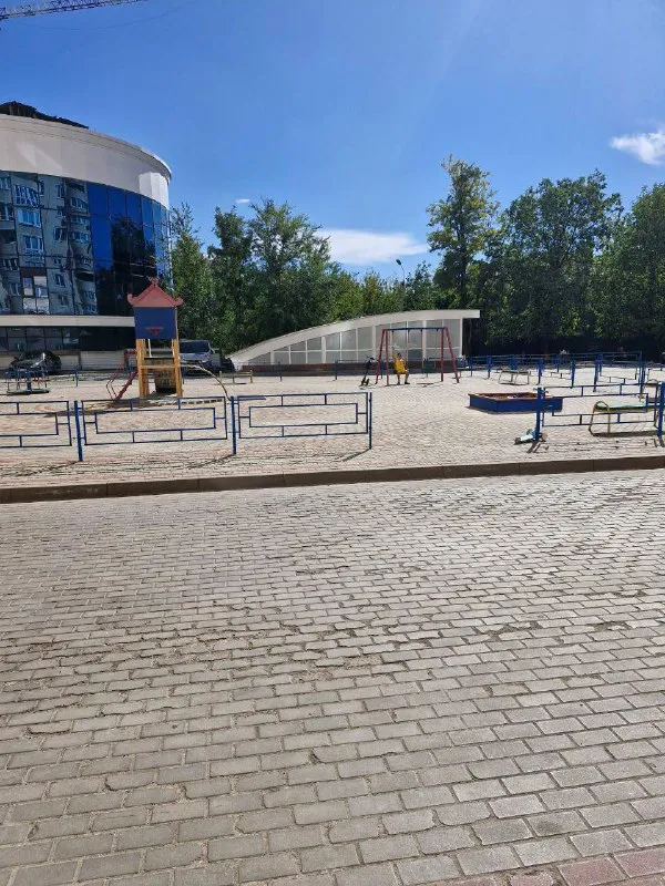 ‼️продажа! ул. бестужева! новострой‼️ продается 3ком квартира в новострое! куйбышевский район, ул. бестужева. этажность 2/15ти. консьерж, 2 лифта, фойе во дворе. просторная красивая квартира, качественный ремонт. натяжные потолки. общая площадь 98,2кв. м. есть гардеробная. есть накопительный бак, вода всегда есть по графику. отлично месторасположение, детская площадка у дома, рядом дк. цена 16,500,000р! +79494181407 галина ан - фотография - 6