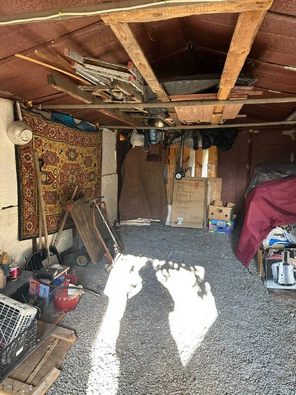 ‼️продажа!площадь бакинских комиссаров‼️ 2х ком, комнаты раздельные, этажность 1-2 х. квартира в хорошем жилом состоянии, окна качественная столярка, потолки высокие. продается с мебелью и быт техникой. вода идет отличным напором! в стоимость входит сарайчик. есть подвал. документы готовы! никто не прописан цена 3,800,000о + торг! +79493268382 виктория ан - фотография - 8