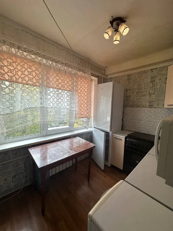 продам однокомнатную квартиру 🌇донецк, ленинский район, боссе, ул. речная📍 ✅этаж 4-5 ти. 💧вода идет по графику! ✅квартира уютная, не угловая, очень теплая. ✅с ремонтом, но требует косметики. заменены радиаторы, стояки водяные. ✅окна пластиковые, балкон застеклен. ❗️перепланировка узаконена! 👍все что есть в квартире остается при продаже. 📍очень хорошее местоположение. рядом школа, остановки транспорта, в шаговой доступности рынок. 📃документы готовы! 💰цена 3 500 000 ₽ + торг уместен больше информации по телефону 📲☎️+79493282386 ольга ан подписаться  |  дать объявление - фотография - 7