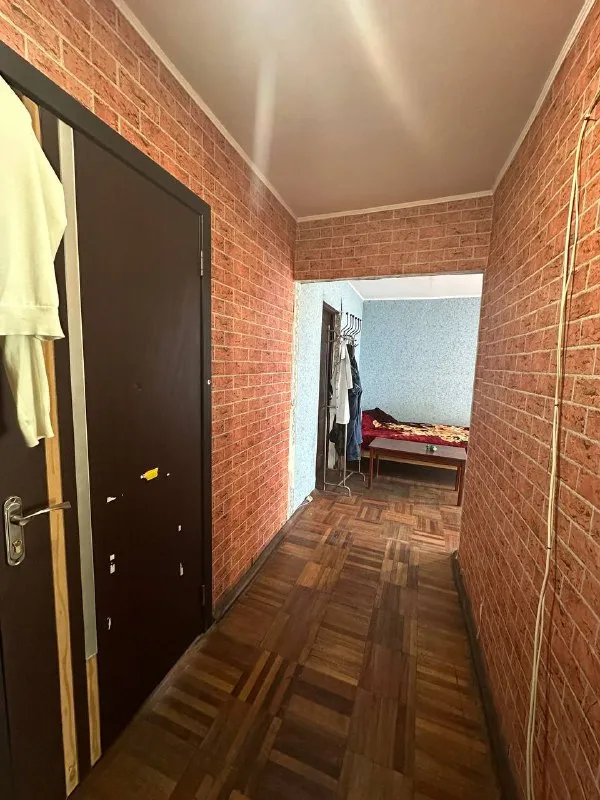 ‼️продажа! ленинский проспект‼️ продажа 4 ком квартиры. ленинский проспект, центр славянской культуры. комнаты раздельные, кухня 9 квадратных метров, 4 этаж 9 ти этажного дома. состояние жилое. рядом транспортные остановки, супермаркет, центр славянской культуры, храм. документы готовы никто не прописан цена 6,500,000р + торг! +79493268382 виктория ан недвижимость днр - фотография - 5