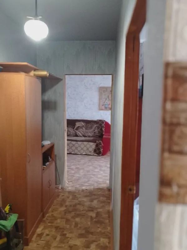 продам 2х комнатную квартиру 📍мкр-он текстильщик в кировском р-не донецка универсам "обжора" 7/9 эт. дома 47.7/30/7.4м ✅комнаты раздельно ✅с/у совмещён ✅лоджия ✅состояние хорошее все что на фото остаётся✅ квартира в росреестре, прописанных о, свободная цена 4.5.. .. эл-во без перебоев, вода всегда по графику, зимой тепло. устроит кв. непременно договоримся, ,,, с настоящим покупателем о цене самое выгодное расположение для сдачи и удобное для проживания не дозвонились пишите, наберу +79497428596 с ув. собственник недвижимость днр - фотография - 2