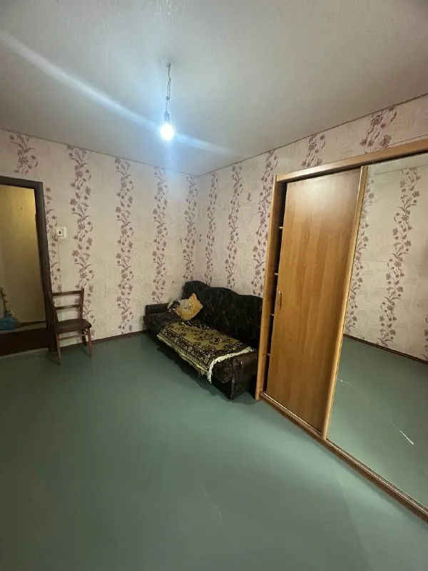 ‼️продажа! нижнекурганская‼️ продажа! 3х ком. квартира, заперевальная. 8-9ти, вода доходит! квартира в жилом состоянии, окна пластиковые, балкон и лоджия. спокойный спальный район, рядом храм, остановки транспорта. в шаговой доступности рынок, супермаркеты, школа, автостанция. документы готовы. цена 5,000,000р. +79493268382 виктория ан недвижимость днр - фотография - 3