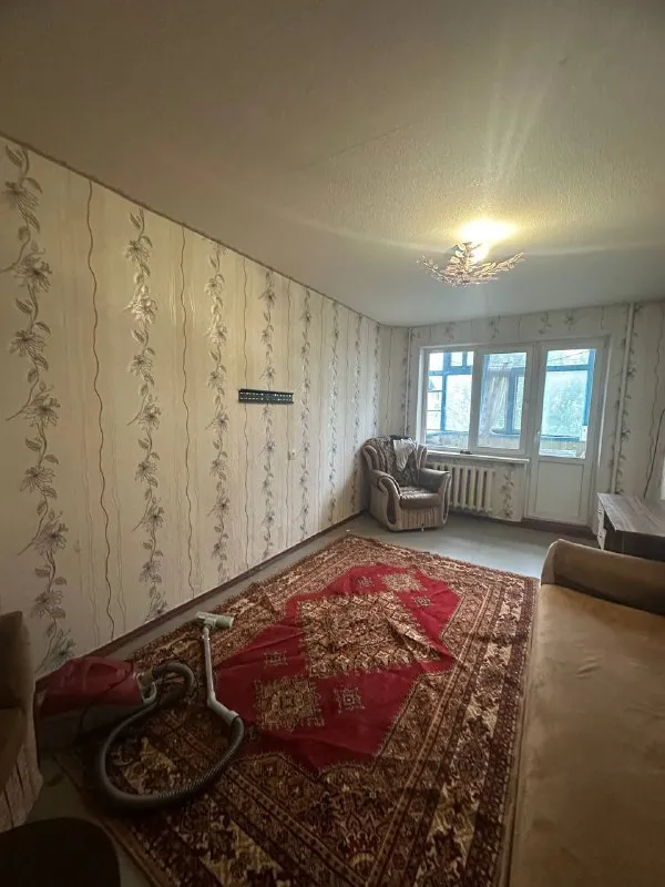 ‼️продажа! нижнекурганская‼️ продажа! 3х ком. квартира, заперевальная. 8-9ти, вода доходит! квартира в жилом состоянии, окна пластиковые, балкон и лоджия. спокойный спальный район, рядом храм, остановки транспорта. в шаговой доступности рынок, супермаркеты, школа, автостанция. документы готовы. цена 5,000,000р. +79493268382 виктория ан недвижимость днр - фотография - 4