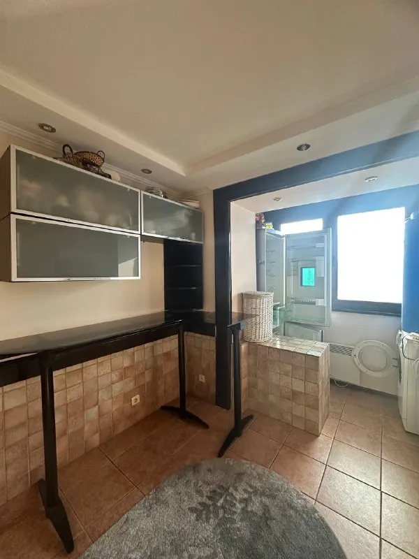 ‼️аренда! набережная, пл. конституции‼️ сдается 2х комнатная квартира. отличный ремонт, вода доходит, есть накопительная система воды!! сдается на длительный срок приличным жильцам. не военным, без животных! рядом супермаркет, в шаговой доступности пл. ленина, набережная. вид из окна на набережную. цена 30,000р + коммунальные! +79494181407 галина ан недвижимость днр - фотография - 8