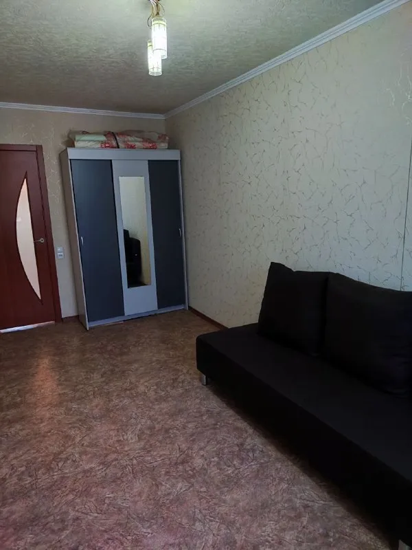 сдается двухкомнатная квартира 🌇донецк в буденновском районе на площади буденного. 📍 ✅отличная инфраструктура: буденновский исполком, почта, мфц, больница, школа, детский сад, магазины, рынок и многое другое рядом. 🚌прекрасная транспортная доступность: автостанция в шаговой доступности. ✅квартира полностью меблирована новой мебелью и оснащена всей необходимой бытовой техникой. доступен высокоскоростной интернет wi-fi. 💰цена 35 000 ₽ + залог + комиссия агентства. 📲☎️+7 (949) 352-33-16 подписаться | дать объявление - фотография - 4