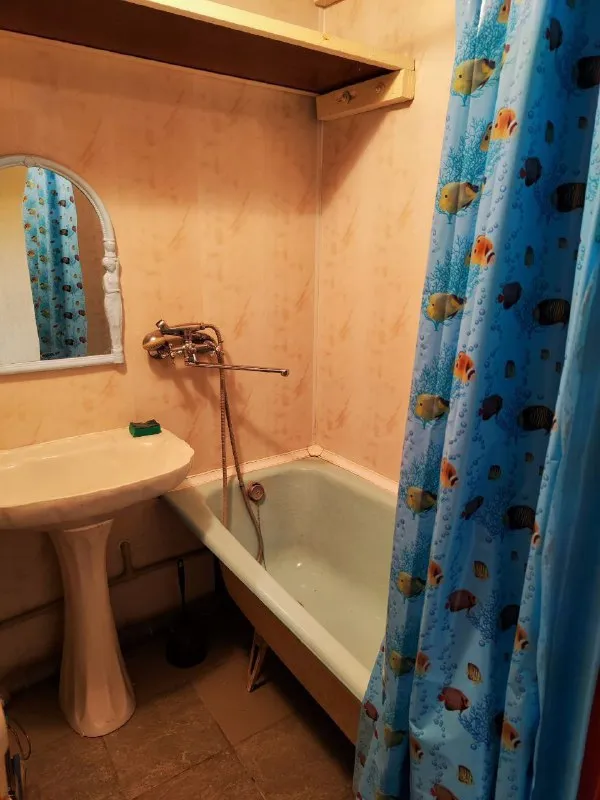 сдается двухкомнатная квартира 🌇донецк в буденновском районе на площади буденного. 📍 ✅отличная инфраструктура: буденновский исполком, почта, мфц, больница, школа, детский сад, магазины, рынок и многое другое рядом. 🚌прекрасная транспортная доступность: автостанция в шаговой доступности. ✅квартира полностью меблирована новой мебелью и оснащена всей необходимой бытовой техникой. доступен высокоскоростной интернет wi-fi. 💰цена 35 000 ₽ + залог + комиссия агентства. 📲☎️+7 (949) 352-33-16 подписаться | дать объявление - фотография - 7