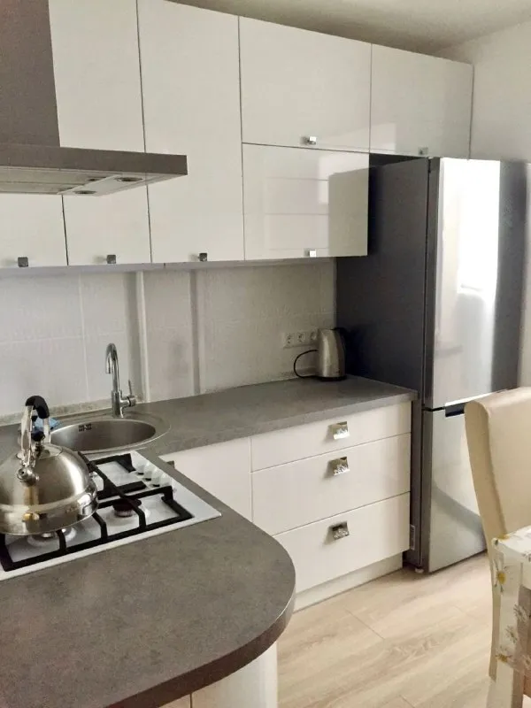 сдается двухкомнатная квартира 🌇донецк в буденновском районе, микрорайон донской ул. независимости📍 ✅уютная крупногабаритная квартира на четвёртом этаже ждёт новых жильцов. ✅развитая инфраструктура - супермаркет караван, фитнес клуб спорт макс, кафе базилик, магазины и т д 👍здесь есть всё для комфортного проживания: телевизор, кондиционер, стиральная машина, холодильник, а также водонагревательный бак и накопительный бак на 550 литров, что гарантирует наличие воды в любое время. ✅скоростной интернет wifi ✅квартира идеально подойдёт чистоплотным людям, готовым соблюдать порядок. проживание с животными не предусмотрено 💰цена 45 000₽ ( коммунальные платежи включены) + залог+ комиссия агентства 📲☎️+79493523316 подписаться | дать объявление - фотография - 6