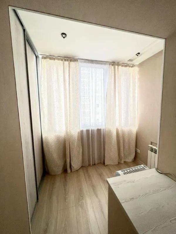 сдается двухкомнатная квартира 🌇донецк в буденновском районе, микрорайон донской ул. независимости📍 ✅уютная крупногабаритная квартира на четвёртом этаже ждёт новых жильцов. ✅развитая инфраструктура - супермаркет караван, фитнес клуб спорт макс, кафе базилик, магазины и т д 👍здесь есть всё для комфортного проживания: телевизор, кондиционер, стиральная машина, холодильник, а также водонагревательный бак и накопительный бак на 550 литров, что гарантирует наличие воды в любое время. ✅скоростной интернет wifi ✅квартира идеально подойдёт чистоплотным людям, готовым соблюдать порядок. проживание с животными не предусмотрено 💰цена 45 000₽ ( коммунальные платежи включены) + залог+ комиссия агентства 📲☎️+79493523316 подписаться | дать объявление - фотография - 8