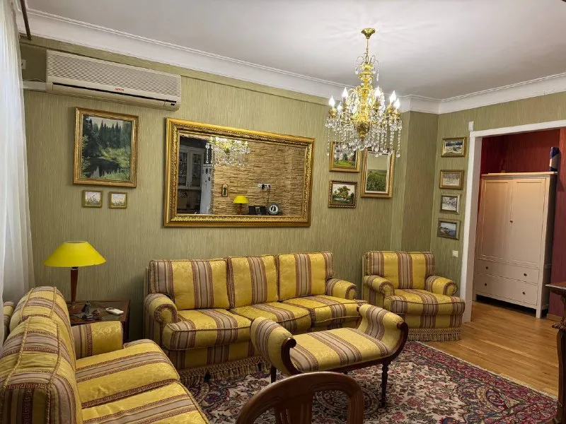 продам 2 ком квартиру киевский район (за веткой₽) трудовой аллеи 12 остановка «киевский исполком» этаж 1/3 высокий цоколь общая площадь 56 крупногабартная студия, пластиковые окна, решетки, не угловая евро ремонт встроенная кухня, мебель, техника все остаётся документы готовы фотографии реальные собственник в донецке 5 800 000₽ с торгом +79494113097 as_01vva telegram - фотография - 4