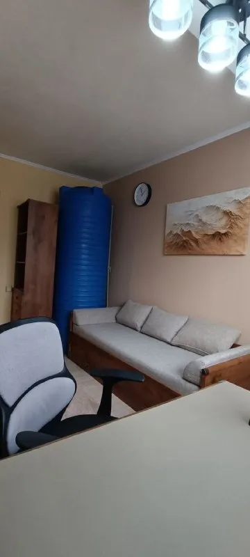 аренда трёхкомнатной квартиры 🌇донецк, проспект ильича грузия калининский район 📍 💦вода 24/7 горячая и холодная новый накопительный бак на 1 тонну ✅сдается впервые ❗️ ✅квартира с гардеробной. развитая инфраструктура - молоко, манна, мединститут, больница калинина, театр кукол, проспект ильича главная транспортная артерия города, можно легко добраться в любую точку ✅вся необходимая мебель и бытовая техника, скоростной интернет wifi 💰цена 60 000 ₽ + залог + комиссия ан, оплата по факту заселения, без посещения офиса и предоплат 📲☎️+79493523316 подписаться | дать объявление - фотография - 3