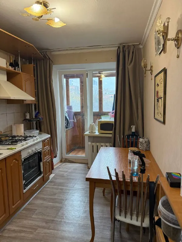 продам 1 ком квартиру центр города ворошиловский район площадь ленина комсомольский 27 дом шато 4/9... - фотография