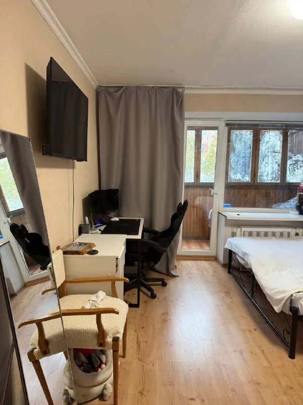 продам 1 ком квартиру центр города ворошиловский район площадь ленина комсомольский 27 дом шато 4/9 этаж общая площадь 36м2 крупногабаритная квартира +небольшая гардеробная хорошее состояние, ванна в кафеле фотографии реальные документы готовы 4 800 000₽ с небольшим торгом +79494113097 @as_01vva telegram - фотография - 4