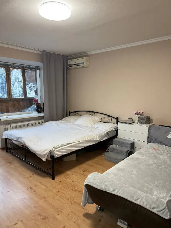 продам 1 ком квартиру центр города ворошиловский район площадь ленина комсомольский 27 дом шато 4/9 этаж общая площадь 36м2 крупногабаритная квартира +небольшая гардеробная хорошее состояние, ванна в кафеле фотографии реальные документы готовы 4 800 000₽ с небольшим торгом +79494113097 @as_01vva telegram - фотография - 5