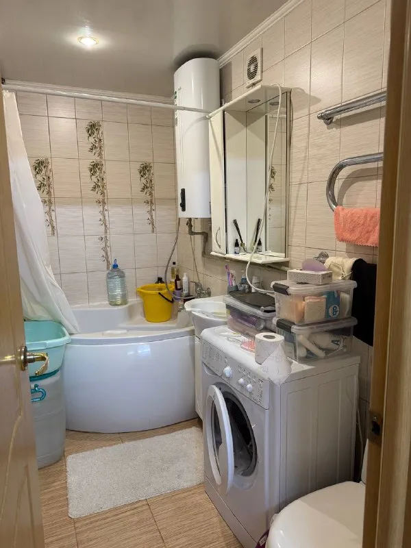 продам 1 ком квартиру центр города ворошиловский район площадь ленина комсомольский 27 дом шато 4/9 этаж общая площадь 36м2 крупногабаритная квартира +небольшая гардеробная хорошее состояние, ванна в кафеле фотографии реальные документы готовы 4 800 000₽ с небольшим торгом +79494113097 @as_01vva telegram - фотография - 6