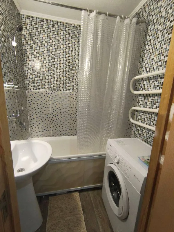 сдается 3х-комнатная квартира 🌇город донецк, на ул. прожекторной (рядом с рестораном "бирстаун")📍 ✅этаж: 3/9. ✅дом: кооперативный, ухоженный, чистый подъезд. ✅квартира в хорошем состоянии, комнаты и санузел раздельные ✅полностью меблирована, оснащена новой бытовой техникой. есть бойлер 💦водоснабжение по графику ✅отличная транспортная доступность - рядом: рынок, супермаркеты, школа, детские сады. 💰цена аренды 50 000 ₽ + к/у. 📲☎️ +7 (949) 400-87-03 ольга, центр недвижимости "мир", подписаться | дать объявление - фотография - 6