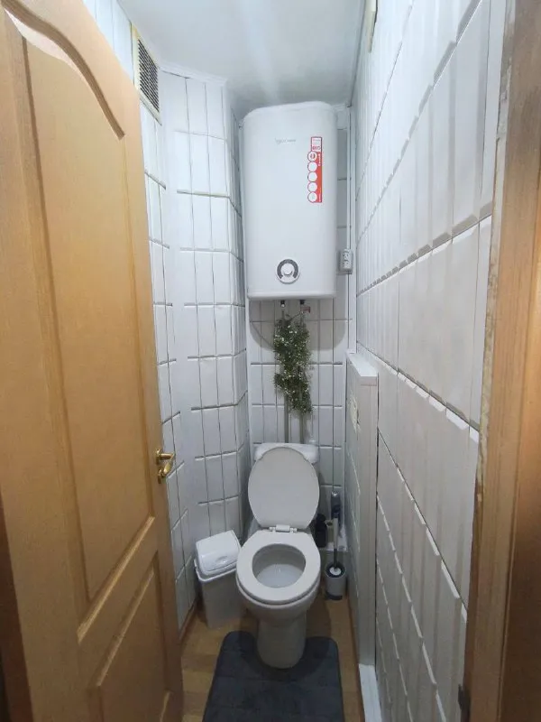 сдается 3х-комнатная квартира 🌇город донецк, на ул. прожекторной (рядом с рестораном "бирстаун")📍 ✅этаж: 3/9. ✅дом: кооперативный, ухоженный, чистый подъезд. ✅квартира в хорошем состоянии, комнаты и санузел раздельные ✅полностью меблирована, оснащена новой бытовой техникой. есть бойлер 💦водоснабжение по графику ✅отличная транспортная доступность - рядом: рынок, супермаркеты, школа, детские сады. 💰цена аренды 50 000 ₽ + к/у. 📲☎️ +7 (949) 400-87-03 ольга, центр недвижимости "мир", подписаться | дать объявление - фотография - 7