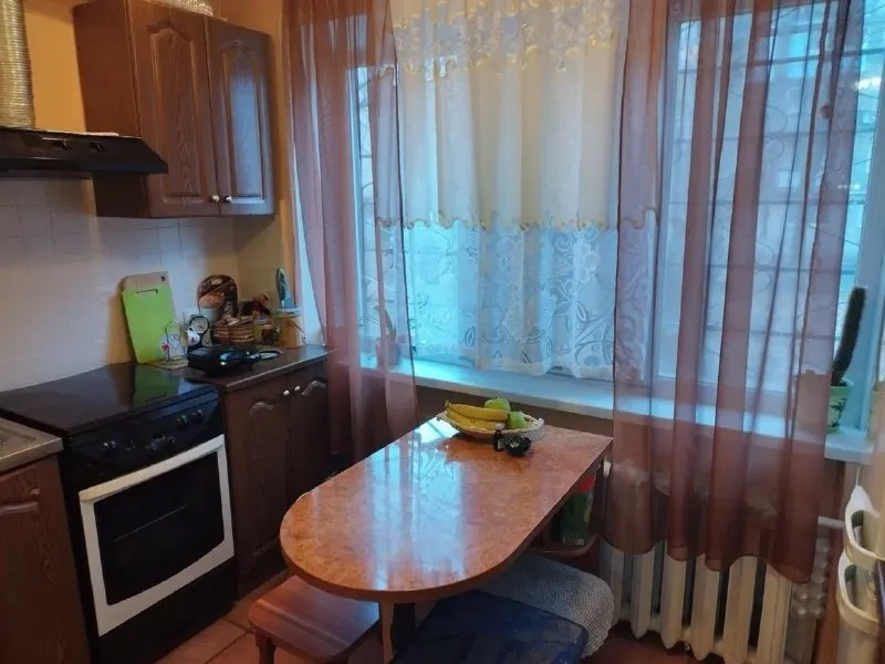 💥продажа 2к. кв. 📍ул. артема, ориентир: 20я горбольница общая площадь 41 кв. м. продам 2к. квартиру на 1м этаж 5ти этажного дома. цоколь высокий. дом находится во дворе. окна выходят во двор. есть парковочное место. комнаты раздельные, санузел совмещенный. в квартире сделан качественный косметический ремонт: окна мпо, поменяны трубы в санузел. продажа с мебелью и техникой. квартира теплая, сухая. так же в квартире сделано утепление полов под линолеум. цена продажи: 4 500 000 рублей ☎️тел: + 79494991069 ( whatsapp, тelegram, viber) ✅подписывайтесь на нас, и будь в курсе событий на рынке недвижимости: https://vk. com/club112971253 - фотография - 5