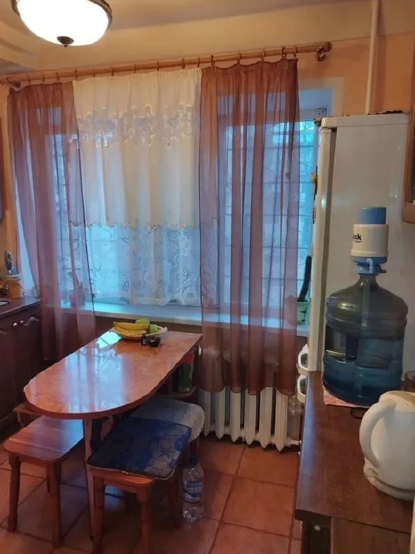💥продажа 2к. кв. 📍ул. артема, ориентир: 20я горбольница общая площадь 41 кв. м. продам 2к. квартиру на 1м этаж 5ти этажного дома. цоколь высокий. дом находится во дворе. окна выходят во двор. есть парковочное место. комнаты раздельные, санузел совмещенный. в квартире сделан качественный косметический ремонт: окна мпо, поменяны трубы в санузел. продажа с мебелью и техникой. квартира теплая, сухая. так же в квартире сделано утепление полов под линолеум. цена продажи: 4 500 000 рублей ☎️тел: + 79494991069 ( whatsapp, тelegram, viber) ✅подписывайтесь на нас, и будь в курсе событий на рынке недвижимости: https://vk. com/club112971253 - фотография - 6