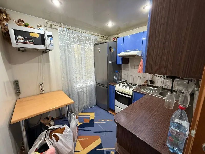 продам однокомнатную квартиру 🌇донецк, дк куйбышева-куйбышевский район -ул. бакинских комиссаров 12📍 📑документы готовы ❗️состояние - заходи и живи ✅общая площадь 33 кв. м 💦вода согласно графику! ✅квартира тёплая ✅установлены пластовые окна. ✅этаж 3/5 - фотография - 6