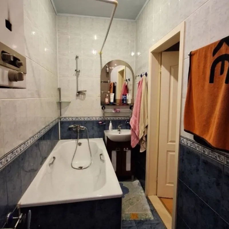 ‼️аренда квартиры‼️ 🏡аренда трехкомнатная квартира г. донецк днр (4 этаж) киевский район, шахтерская площадь ✅площадь квартиры–64 м2 ✅сдается впервые в квартире есть вся необходимая мебель и техника ✅сдаётся только на длительный срок без животных ✅рядом школа, магазины, хорошая транспортная развязка 🔥собственник ‼️долгосрочная аренда‼️ 💴цена: 45.000 ₽ + ком. услуги ☎️+7(949) 446-74-09 аренда донецк днр - фотография - 5