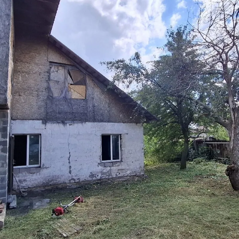 ‼️продажа дома‼️ 🏡продаётся дом г. донецк днр пролетарский р-н рынок объединенный ✅общая площадь–120 м2 ✅в доме два этажа, крыша из металлочерепицы ✅установлены энергосберегающие окна ✅внутри состояние под ремонт и отделку 🔥собственник 💴цена: 2🍋950.000 рублей 📞все подробности по тел; ☎️+7(949) 414-58-08 недвижимость днр - фотография - 2