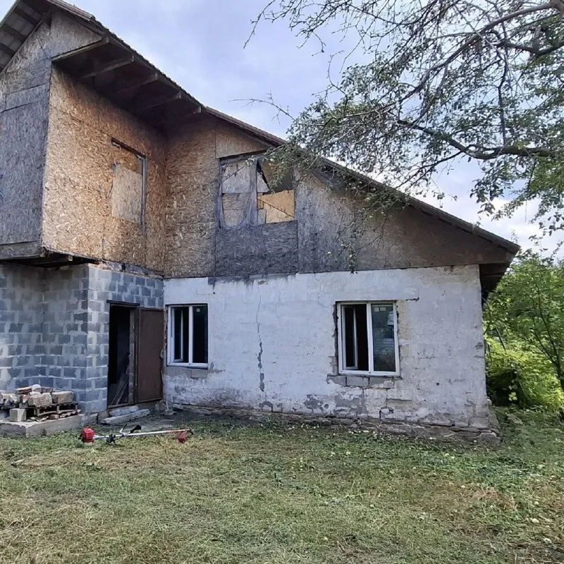 ‼️продажа дома‼️ 🏡продаётся дом г. донецк днр пролетарский р-н рынок объединенный ✅общая площадь–120 м2 ✅в доме два этажа, крыша из металлочерепицы ✅установлены энергосберегающие окна ✅внутри состояние под ремонт и отделку 🔥собственник 💴цена: 2🍋950.000 рублей 📞все подробности по тел; ☎️+7(949) 414-58-08 недвижимость днр - фотография - 3