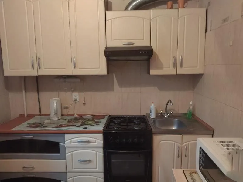 сдам однокомнатную квартиру 🌇донецк, в киевском районе по ул. батищева. 📍 ✅рядом шахтерская пл. , до... - фотография