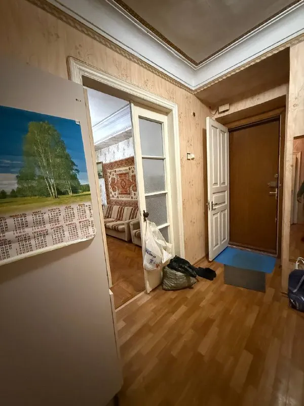 ☎️+79496455686 ☎️+79495059339 ✔️продажа квартиры в центре донецка ворошиловский район бульвар пушкина ❗️ лучшая локация города 🌆 2х комнатная сталинка 56 квадратов. ✔️высокие потолки ✔️квартира теплая ✔️толстые стены - кирпич ✔️вода 💦 согласно графику (колонка автомат). чистый подъезд отлично развита инфраструктура ❗️ ✔️документы готовы ключи 🔑 в агентстве ☎️+79496455686 ☎️+79495059339 цена 6.000.000 торг есть 👌 - фотография - 5