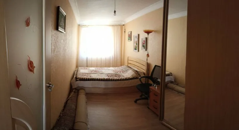 продажа 2-х комнатной квартиры, площадь бакинских комиссаров(кольцо) ☎️+79496455686 ☎️+79495059339 📌общая квадратура: 44/30/6 кв. 📌не угловая 📌дом кирпичный. 📌5/5эт. 📌есть чердак, крыша шиферная, скатная. не течёт. окна пластиковые. балкон застеклён. 📍в квартире поменяна вся электропроводка, счётчик, ввод в квартиру. 📍радиаторы ( биметалл италия, трубы отопления. 📍колонка газовая  📍свежий ремонт. полы в комнатах - ламинат, в кухне и прихожей - линолеум. 📍сантехника в идеальном состоянии квартира светлая, тёплая, уютная, продается с мебелью квартира расположена близко к центру, хорошая транспортная развязка. остановки в шаговой доступности. из окна прекрасный вид на центр города.   документы внесены в росреестр, прописаных нет. собственник в городе. ☎️+79496455686 цена : 4.700. 000💰 - фотография - 5