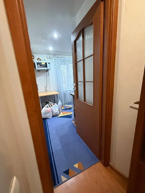 ☎️+79496455686 ☎️+79495131300 ‼️ продам однокомнатную квартиру - дк куйбышева-куйбышевский район -ул. бакинских комиссаров 12 ‼️документы готовы‼️ состояние квартиры заходи и живи 📌общая площадь квартиры 33 кв. м 📌вода согласно графику! 📌квартира тёплая 📌установлены пластовые окна. этаж 3/5 насыщенная инфраструктура: - детские сады - школы - продуктовые магазины - супермаркет остановки маршрутного такси в шаговой доступности. ‼️ стоимость 3 000 000 руб‼️ ‼️реальному клиенту реальный торг ‼️ ☎️ +79496455686 ☎️+79495131300 - фотография - 7