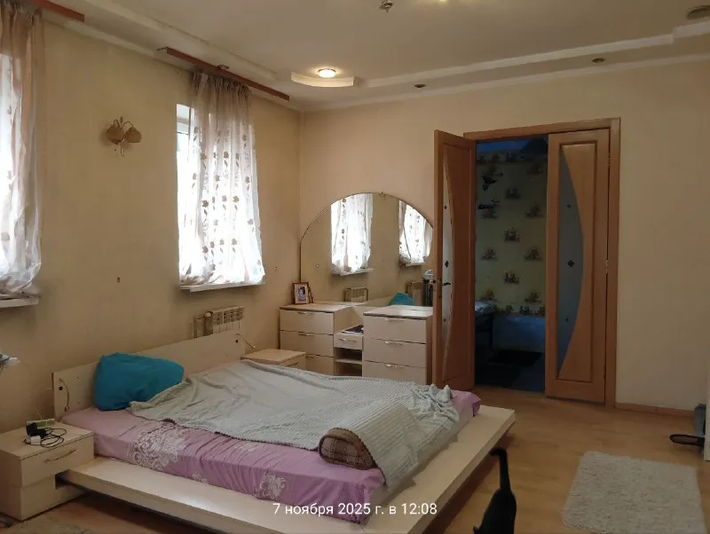 аренда дома на стройдетали (г. донецк), ор-р ул. шахтинская (рядом покровский рынок, храм). три комнаты, кухня, удобства, индивидуальное газовое отопление. вода постоянно. приятное состояние. участок 2 сотки, заезд авто. цена 90 000руб. ан анна +7 949 470 04 83 (феникс), +7 949 796 89 69 (миранда). - фотография - 4