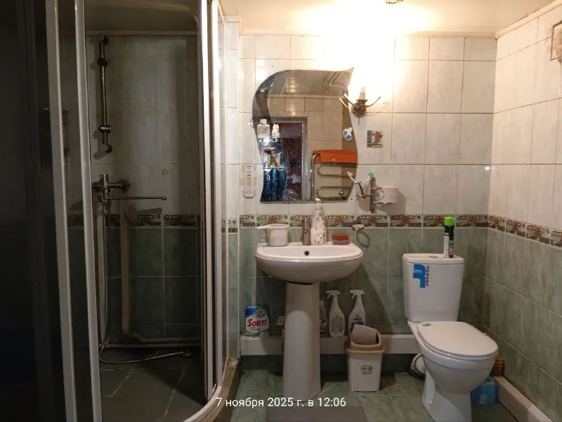 аренда дома на стройдетали (г. донецк), ор-р ул. шахтинская (рядом покровский рынок, храм). три комнаты, кухня, удобства, индивидуальное газовое отопление. вода постоянно. приятное состояние. участок 2 сотки, заезд авто. цена 90 000руб. ан анна +7 949 470 04 83 (феникс), +7 949 796 89 69 (миранда). - фотография - 6