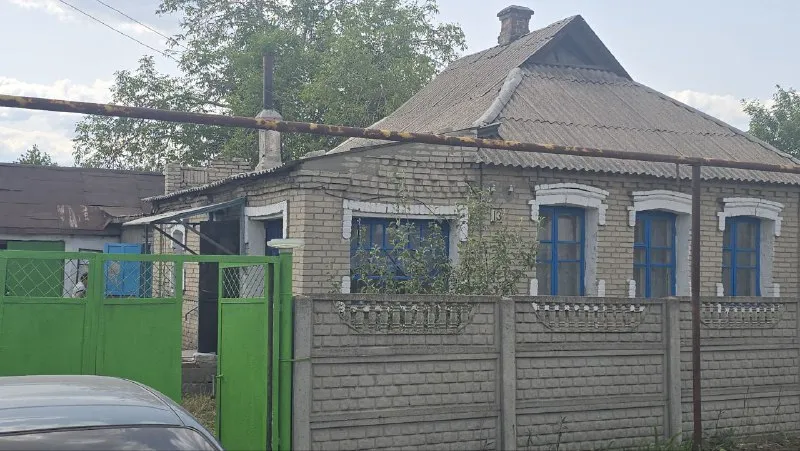 продам дом с гаражом, возле мкр. "текстильщик" цена: 1 млн рублей, возможен торг! 🌍дом расположен ср... - фотография