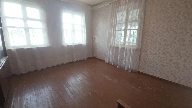 продам дом с гаражом, возле мкр. "текстильщик" цена: 1 млн рублей, возможен торг! 🌍дом расположен срузу за "петровским" мостом, поселок "мандрыкино ". ☝️дом в хорошем, жилом состоянии, тёплый и сухой! ✅крыша перекрыта, ✅ центральный водопровод, ✅ санузел в доме, ✅ газ по забору, ✅печное отопление, ✅сливная яма, ✅гараж, ✅ летняя кухня, ✅ фруктовые деревья, ✅место для отдыха и авто во дворе! ☝️отличный вариант по приемлемой цене, как для постоянной жизни, так и для дачи! ☎️+7949 451 3060, александр топ риелтор днр, звоните, пишите в телеграм, если не отвечаю! - фотография - 3