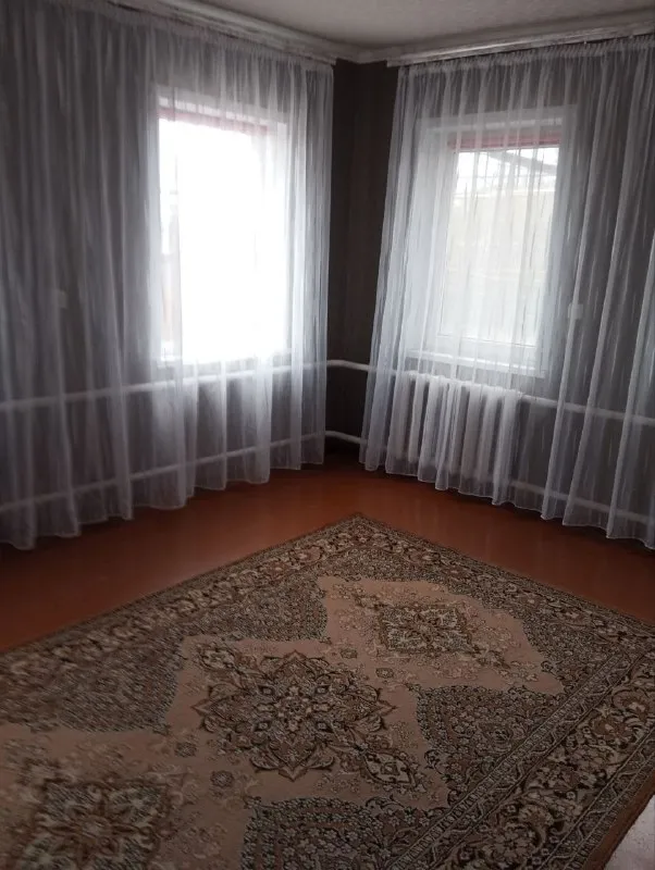 ‼️продажа дома‼️ 🏡от собственника продаётся дом с. василевка, амвросиевкого района г. амросиевка днр ✅общая площадь–82 м2 ✅жилая–41 м2 ✅благоустроен, газифицирован, имеются гараж, летняя кухня, хоз. постройки, дождевик, скважина подключена в дом ✅земельный участок составляет 59 соток, большой фруктовый сад, виноградник 🧾документы готовы к продаже 🔥собственник 💴цена: 2🍋500.000 рублей 📲все вопросы по тел: ☎️+7(949) 304-61-89 📨подписаться - фотография - 3