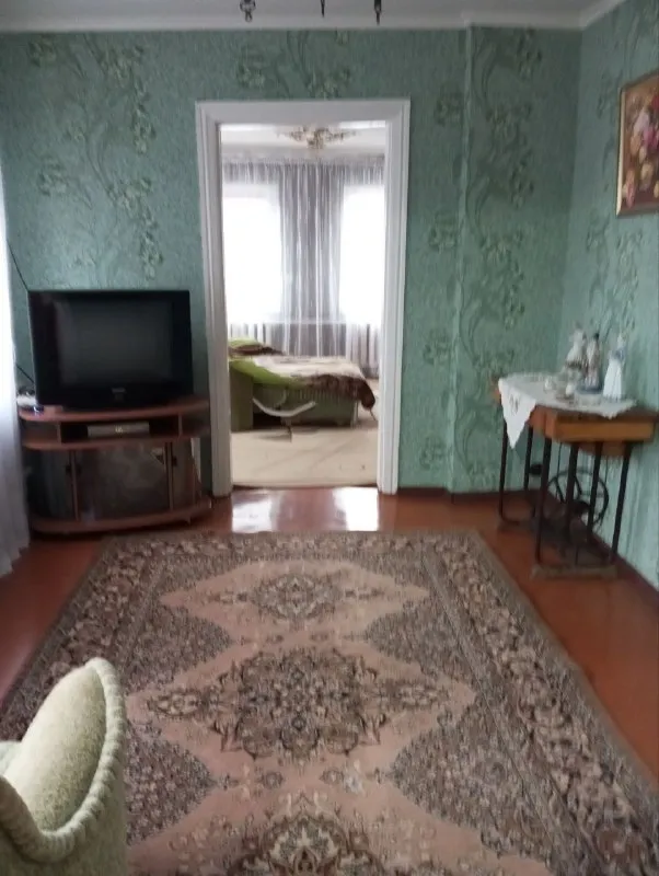 ‼️продажа дома‼️ 🏡от собственника продаётся дом с. василевка, амвросиевкого района г. амросиевка днр ✅общая площадь–82 м2 ✅жилая–41 м2 ✅благоустроен, газифицирован, имеются гараж, летняя кухня, хоз. постройки, дождевик, скважина подключена в дом ✅земельный участок составляет 59 соток, большой фруктовый сад, виноградник 🧾документы готовы к продаже 🔥собственник 💴цена: 2🍋500.000 рублей 📲все вопросы по тел: ☎️+7(949) 304-61-89 📨подписаться - фотография - 7