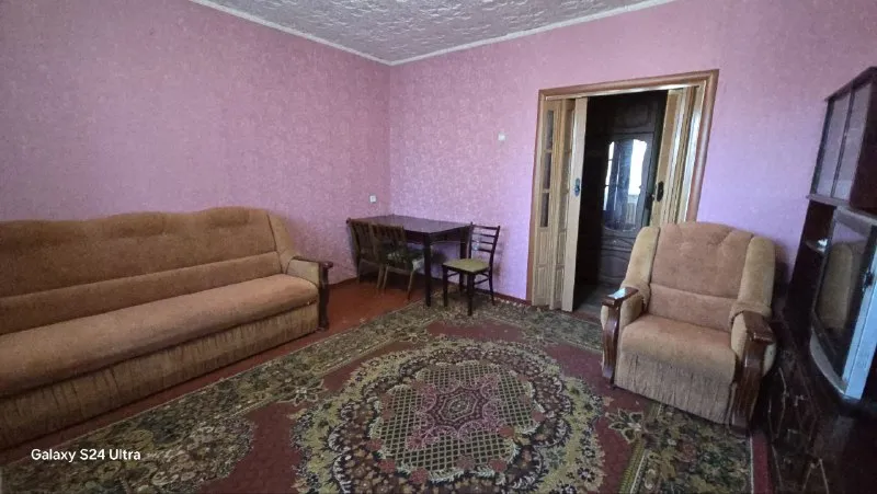 продаю, ☝️3х ком. кв. (68м²) в 🌍енакиево! 💰цена: 2.1 млн  рублей! днр, 🌍 енакиево, (ватутина) ул. саратовская. отличная планировка! ☝️3-ри раздельные комнаты! ☝️2-а санузла! квартира в жилом состоянии! ✅ пластиковые окна ✅кондиционер ✅установлен бойлер ✅🚰вода доходит ✅ большая лоджия,   пластиковыми окна ✅  продажа с мебелью и техникой ! квартира расположена на 9м этаже, сухая! с крышей проблем нет, есть тех этаж! 💼 документы в процессе оформления. 📸фото описание, соответствует! ☝️отлично развитая инфраструктура! школы, остановка, магазины, место для авто и т. д, есть все ! ☎️звоните☎️ +7949 451 3060 или пишите в ✅телеграм, ☝️александр, топ риелтор днр - фотография - 2