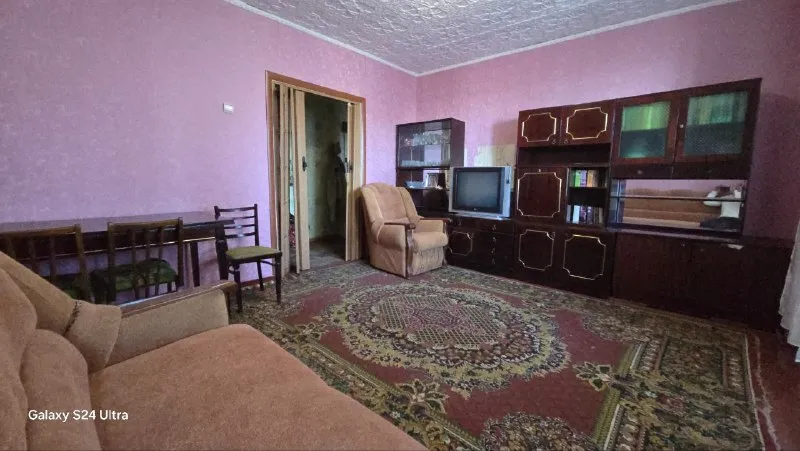 продаю, ☝️3х ком. кв. (68м²) в 🌍енакиево! 💰цена: 2.1 млн  рублей! днр, 🌍 енакиево, (ватутина) ул. саратовская. отличная планировка! ☝️3-ри раздельные комнаты! ☝️2-а санузла! квартира в жилом состоянии! ✅ пластиковые окна ✅кондиционер ✅установлен бойлер ✅🚰вода доходит ✅ большая лоджия,   пластиковыми окна ✅  продажа с мебелью и техникой ! квартира расположена на 9м этаже, сухая! с крышей проблем нет, есть тех этаж! 💼 документы в процессе оформления. 📸фото описание, соответствует! ☝️отлично развитая инфраструктура! школы, остановка, магазины, место для авто и т. д, есть все ! ☎️звоните☎️ +7949 451 3060 или пишите в ✅телеграм, ☝️александр, топ риелтор днр - фотография - 3