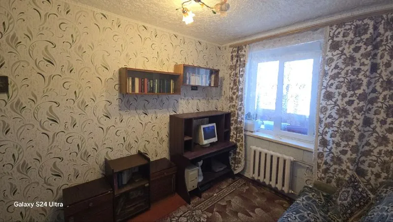 продаю, ☝️3х ком. кв. (68м²) в 🌍енакиево! 💰цена: 2.1 млн  рублей! днр, 🌍 енакиево, (ватутина) ул. саратовская. отличная планировка! ☝️3-ри раздельные комнаты! ☝️2-а санузла! квартира в жилом состоянии! ✅ пластиковые окна ✅кондиционер ✅установлен бойлер ✅🚰вода доходит ✅ большая лоджия,   пластиковыми окна ✅  продажа с мебелью и техникой ! квартира расположена на 9м этаже, сухая! с крышей проблем нет, есть тех этаж! 💼 документы в процессе оформления. 📸фото описание, соответствует! ☝️отлично развитая инфраструктура! школы, остановка, магазины, место для авто и т. д, есть все ! ☎️звоните☎️ +7949 451 3060 или пишите в ✅телеграм, ☝️александр, топ риелтор днр - фотография - 4