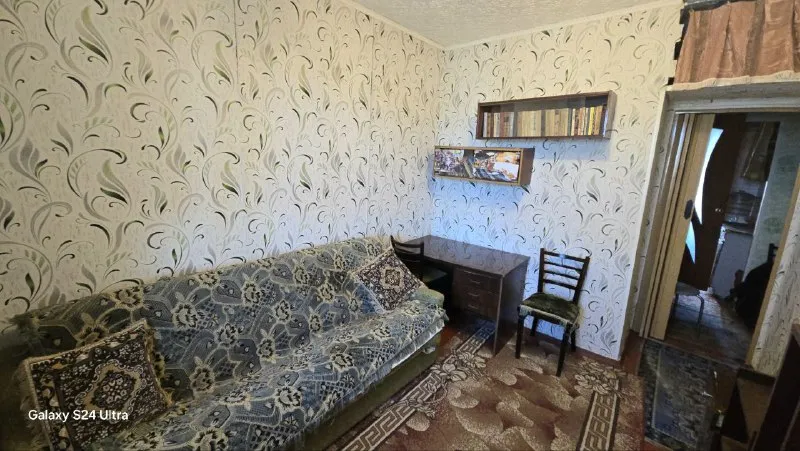 продаю, ☝️3х ком. кв. (68м²) в 🌍енакиево! 💰цена: 2.1 млн  рублей! днр, 🌍 енакиево, (ватутина) ул. саратовская. отличная планировка! ☝️3-ри раздельные комнаты! ☝️2-а санузла! квартира в жилом состоянии! ✅ пластиковые окна ✅кондиционер ✅установлен бойлер ✅🚰вода доходит ✅ большая лоджия,   пластиковыми окна ✅  продажа с мебелью и техникой ! квартира расположена на 9м этаже, сухая! с крышей проблем нет, есть тех этаж! 💼 документы в процессе оформления. 📸фото описание, соответствует! ☝️отлично развитая инфраструктура! школы, остановка, магазины, место для авто и т. д, есть все ! ☎️звоните☎️ +7949 451 3060 или пишите в ✅телеграм, ☝️александр, топ риелтор днр - фотография - 5