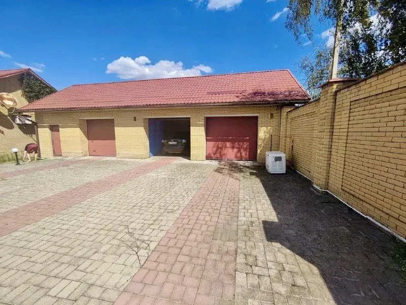 ‼️продажа дома‼️ ‼️🏠‼️ продажа шикарного загородного 2- уровневого дома + гостевой дом + сауна/ бассейн + гараж в 20 км. от центра г. донецк, с. красное, г. о. докучаевск‼️🏠‼️ продам дом, общей s - 306 м2., расположен на земельном участке 45 соток ( участок приватизирован) с ландшафтным дизайном и зоной барбекю. ‼️гостевой дом общей s - 98 м2. ‼️три гаражных бокса и отдельное помещение с установленной системой подачи вод. .. с контролем влажности и температуры воды. сауна. при строительстве и ремонте дома были использованы материалы производителей италии, германии, франции. ‼️планировка гостевого дома: кухня-столовая с выходом на террасу, 2 спальни, ванная комната. отопление и подогрев воды в каждом доме осуществляется газовыми котлами. в случае отсутствия электроэнергия дом получает питание от 40 киловаттного дизельного генератора работающего на полной автоматике. ‼️три скважины, на участке установлена капельная система полива документы готовы. больше фото по запросу. 💴цена: 30🍋000.000 ₽. ☎️☎️☎️+79494194208 недвижимость днр - фотография - 3