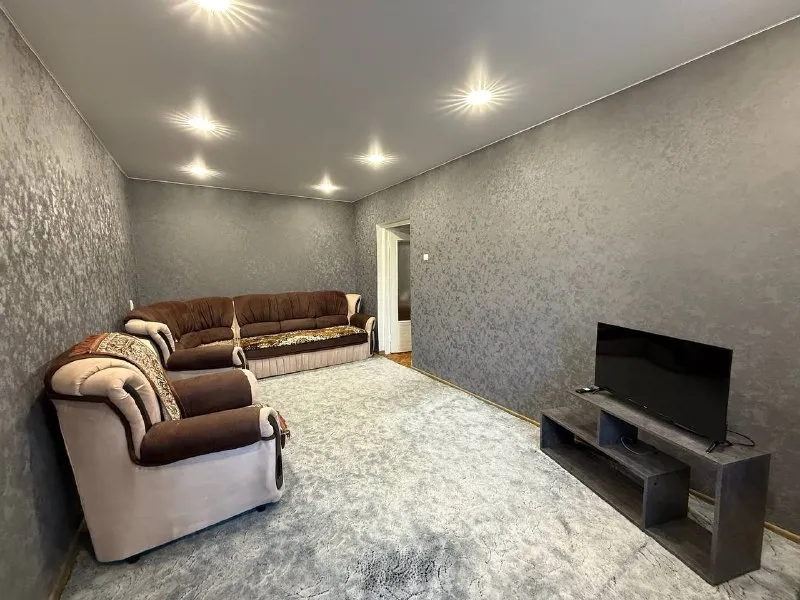 сдается 2-комнатная квартира в буденовском районе, 230-стрелковая дивизия, от собственника, не агентство. укомплектована всей необходимой мебелью и техникой! чтобы договориться о просмотре и узнать всю информацию, звоните по номеру +79493532600 - фотография - 2