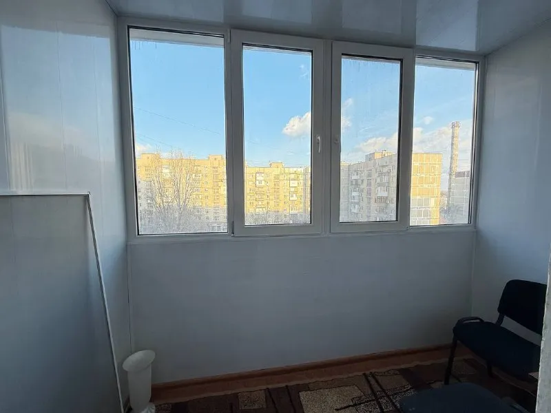 сдается 2-комнатная квартира в буденовском районе, 230-стрелковая дивизия, от собственника, не агентство. укомплектована всей необходимой мебелью и техникой! чтобы договориться о просмотре и узнать всю информацию, звоните по номеру +79493532600 - фотография - 3