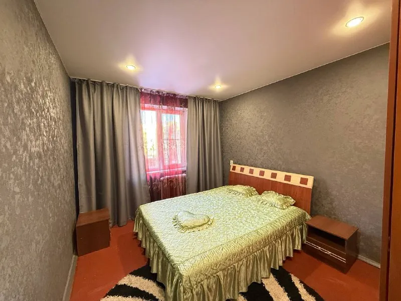 сдается 2-комнатная квартира в буденовском районе, 230-стрелковая дивизия, от собственника, не агентство. укомплектована всей необходимой мебелью и техникой! чтобы договориться о просмотре и узнать всю информацию, звоните по номеру +79493532600 - фотография - 4