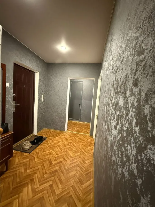 сдается 2-комнатная квартира в буденовском районе, 230-стрелковая дивизия, от собственника, не агентство. укомплектована всей необходимой мебелью и техникой! чтобы договориться о просмотре и узнать всю информацию, звоните по номеру +79493532600 - фотография - 9