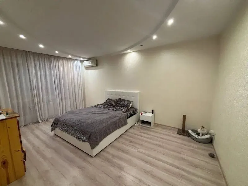 продам 4х-комнатную квартиру 🌇донецк по адресу: пр. красногвардейский 38а. 📍 ✅новостройка❗️ ✅квартира полностью готова к проживанию, все документы в порядке. ✅утеплённые наружные стены толщиной 15 см. все окна и балконный блок заменены на трёхкамерные стеклопакеты. ✅установлена дорогая входная дверь с замком mottura и видеодомофоном. 💦в квартире есть бойлер bosch на 100 литр. .. /telegram. org/img/emoji/40/e29c85.png')">✅электрика выполнена профессионально: на каждую комнату и крупную технику установлены отдельные автоматы, а также установлен отсекатель перепадов давления. ✅этаж 8/10 👍в шаговой доступности отстроенный парк «марабушта» с детскими и спортивными площадками. 💰цена: 11 000 000 рублей. 📲☎️+79497059697 ан новый донбасс подписаться | дать объявление - фотография - 3