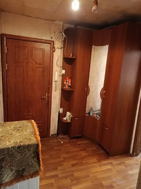 ‼️продажа квартиры‼️ 🏡продаётся 3-трехкомнатная квартира г. макеевка днр советский район 2-й микрорайон ( район дк) ✅этажность–3/5 жилого дома ✅общая площадь–62 м2 ✅жилая площадь–44.2 м2 ✅кухня–5.8 м2 ✅комнаты раздельные двойная входная дверь кондиционер, нагревательный бак ✅состояние жилое вода по графику рядом школа, магазины, рынок, 🧾документы готовы к продаже 🔥собственник 💴цена: 3🍋3 рублей ✍️реальному покупателю торг‼️ ☎️+7(949) 482-35-69 📨подписаться - фотография - 2