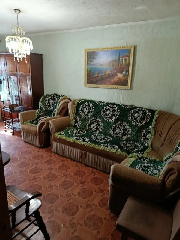 ‼️продажа квартиры‼️ 🏡продаётся 3-трехкомнатная квартира г. макеевка днр советский район 2-й микрорайон ( район дк) ✅этажность–3/5 жилого дома ✅общая площадь–62 м2 ✅жилая площадь–44.2 м2 ✅кухня–5.8 м2 ✅комнаты раздельные двойная входная дверь кондиционер, нагревательный бак ✅состояние жилое вода по графику рядом школа, магазины, рынок, 🧾документы готовы к продаже 🔥собственник 💴цена: 3🍋3 рублей ✍️реальному покупателю торг‼️ ☎️+7(949) 482-35-69 📨подписаться - фотография - 3