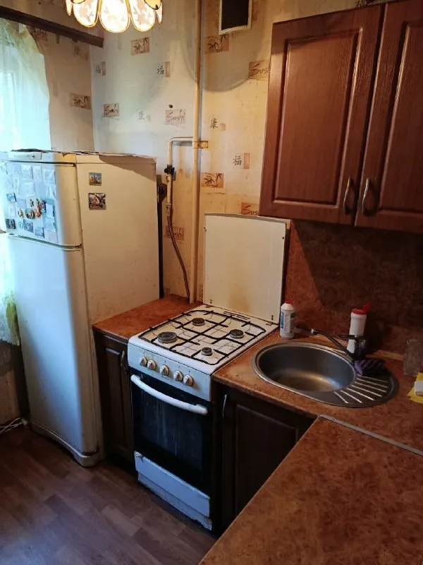 ‼️продажа квартиры‼️ 🏡продаётся 3-трехкомнатная квартира г. макеевка днр советский район 2-й микрорайон ( район дк) ✅этажность–3/5 жилого дома ✅общая площадь–62 м2 ✅жилая площадь–44.2 м2 ✅кухня–5.8 м2 ✅комнаты раздельные двойная входная дверь кондиционер, нагревательный бак ✅состояние жилое вода по графику рядом школа, магазины, рынок, 🧾документы готовы к продаже 🔥собственник 💴цена: 3🍋3 рублей ✍️реальному покупателю торг‼️ ☎️+7(949) 482-35-69 📨подписаться - фотография - 6