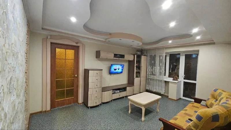 продам трехкомнатную квартиру 🌇донецк, мед. университет, в центре калининского района. магазин «груз... - фотография